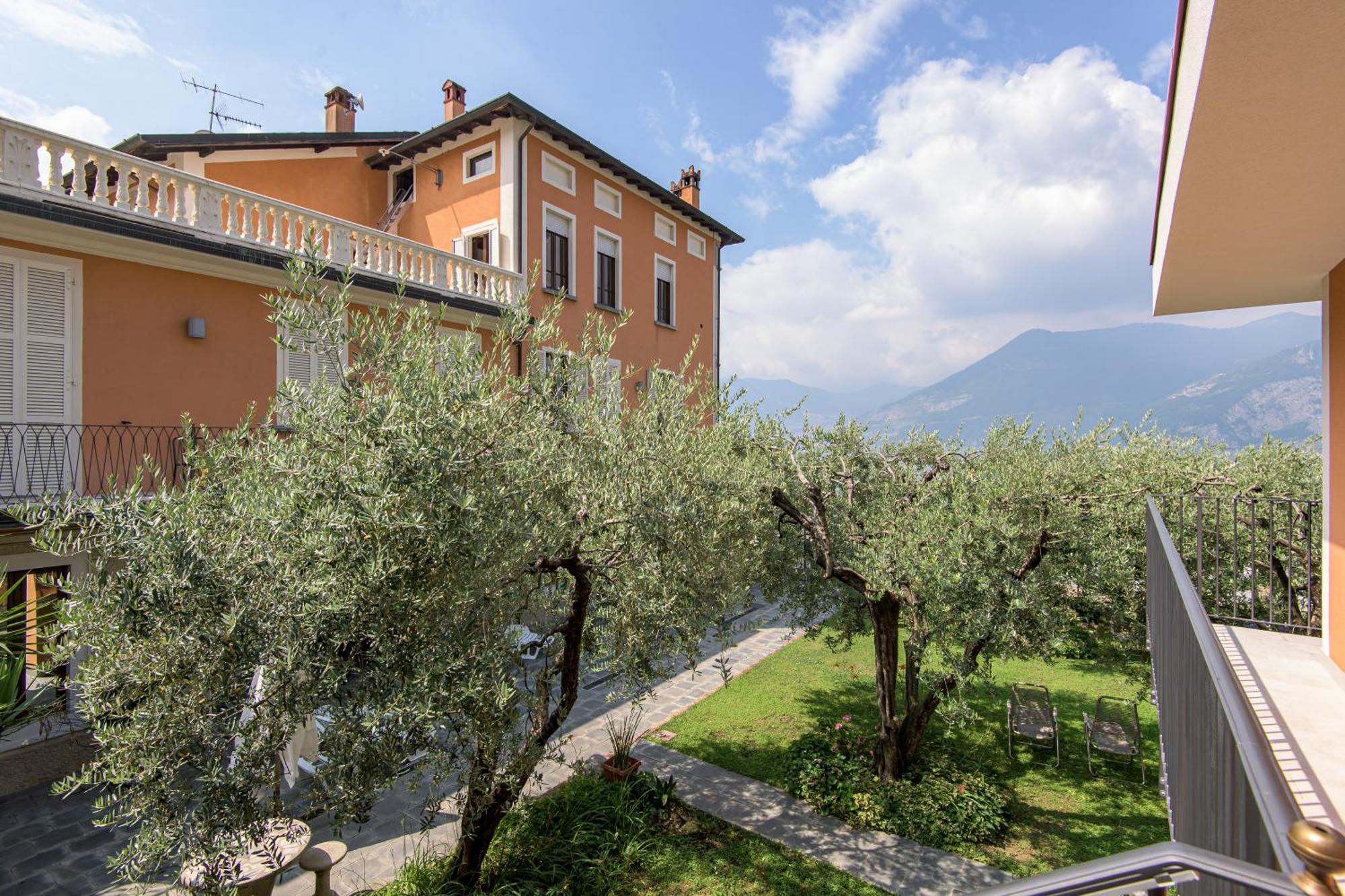 Residenza Di Prestigio In Riva Al Lago Marone Loft Exterior photo