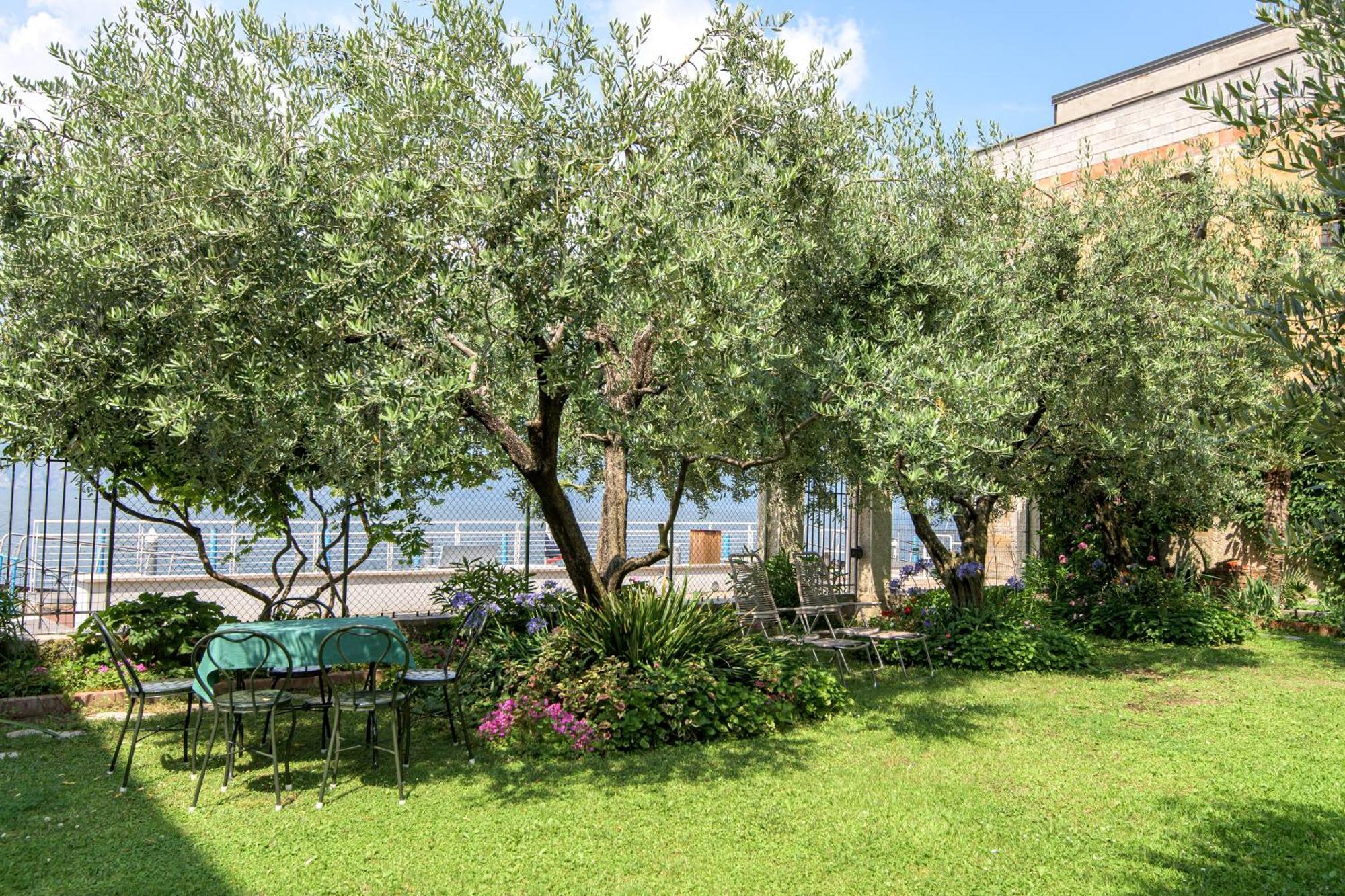 Residenza Di Prestigio In Riva Al Lago Marone Loft Exterior photo